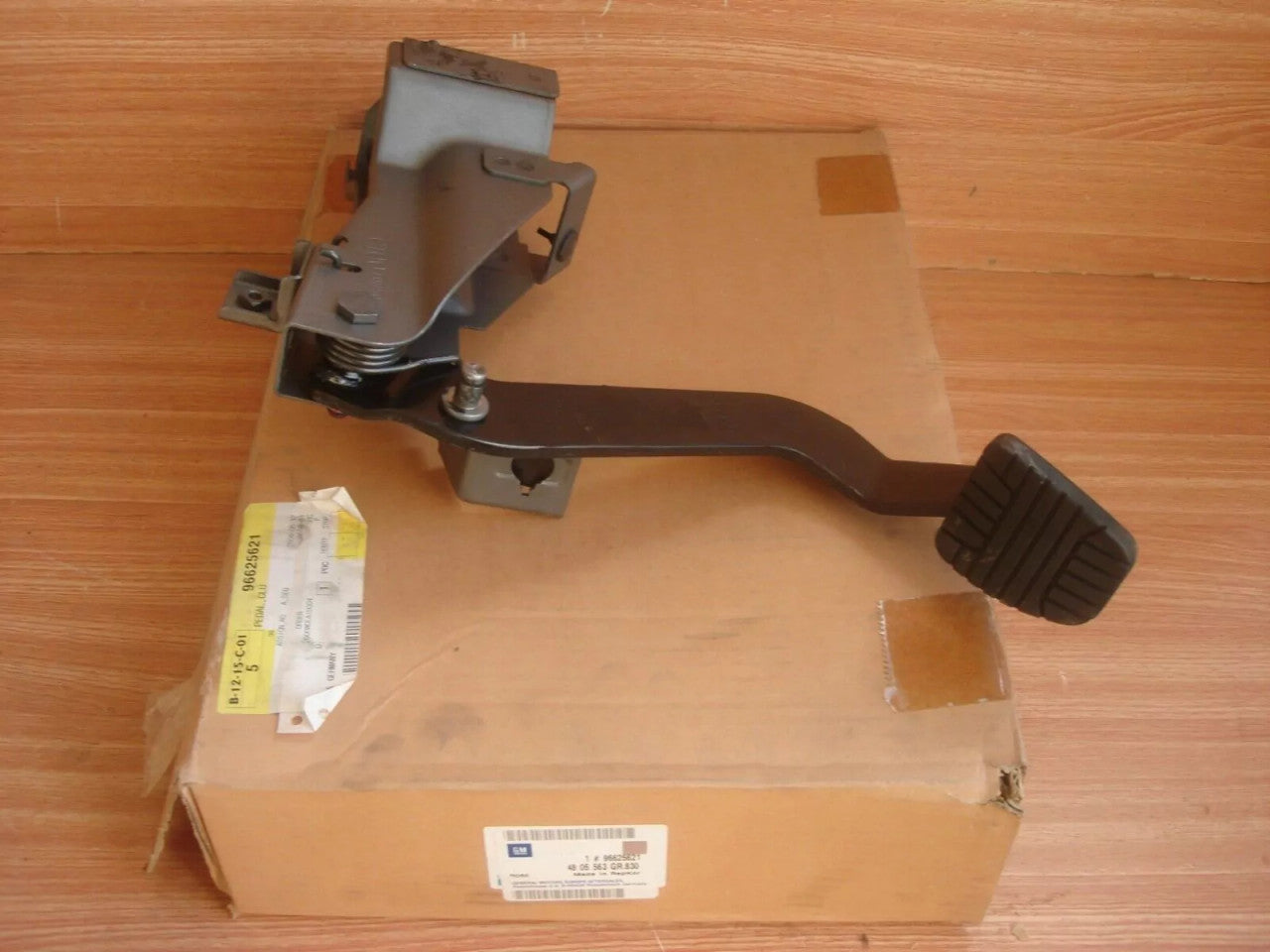 Clutch Pedal RHD fits Opel Vauxhall Antara 96625621 Genuine View Right