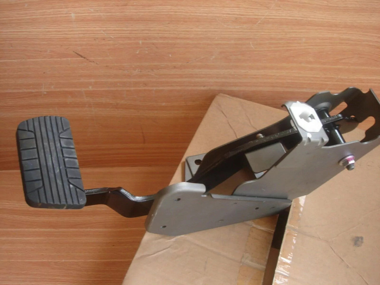 Brake Pedal RHD fits Opel Vauxhall Antara Chevrolet Captiva 96625888 Genuine View Rear