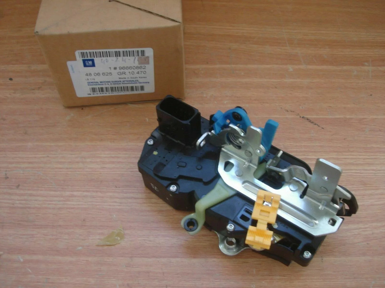 Door Lock Front Right RHD fits Opel Vauxhall Antara 96660862 Genuine View Rear