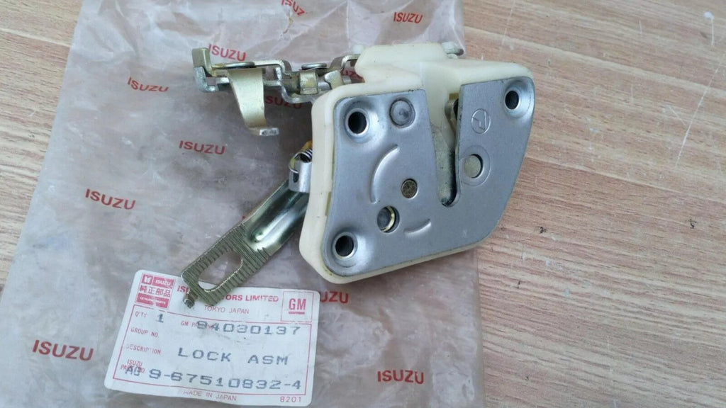 Door Lock Rear Right fits Isuzu Pickup KB 9675108324 Genuine View Front