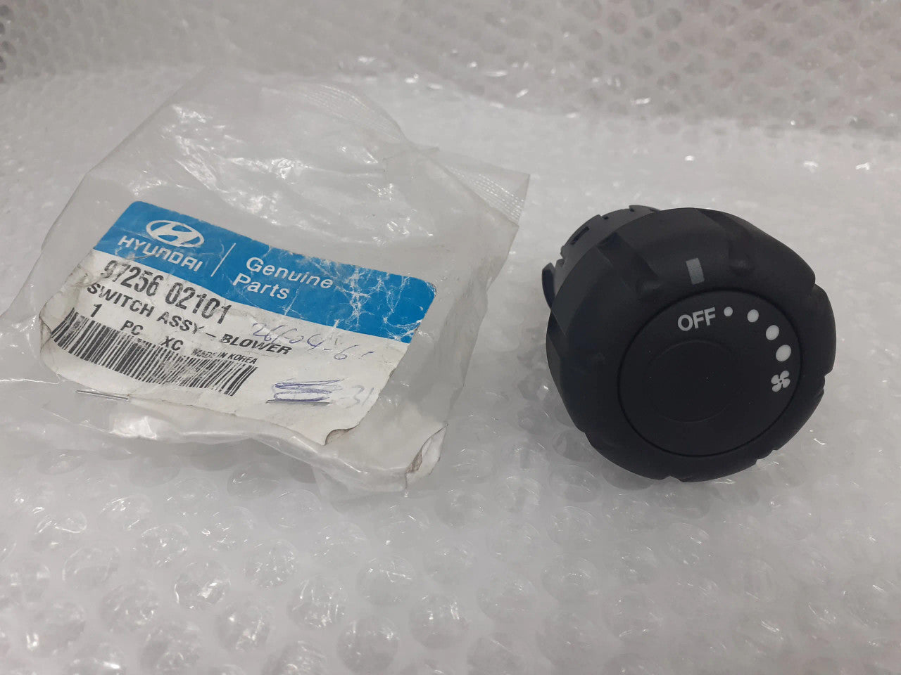 9725602101 Blower Switch fits Hyundai Kia 97256-02101 Genuine View Front
