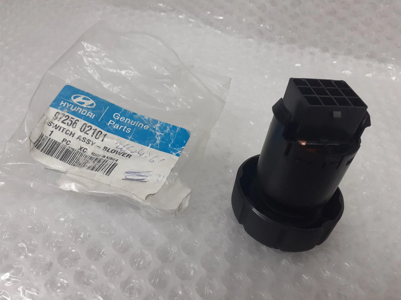 9725602101 Blower Switch fits Hyundai Kia 97256-02101 Genuine View Rear