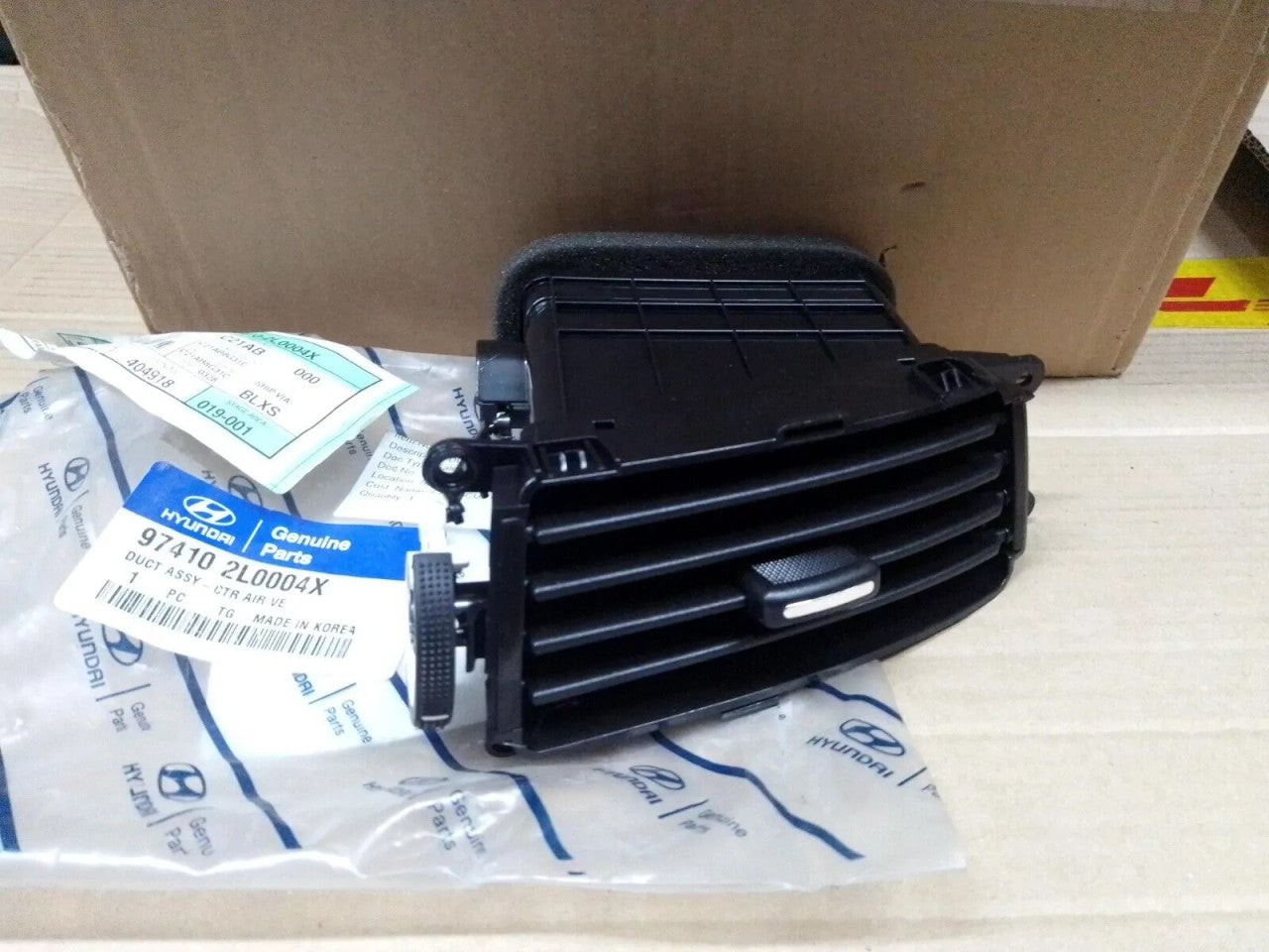 Centre Console Air Vent fits Hyundai i30 Elantra 974102L0004X Genuine View Front