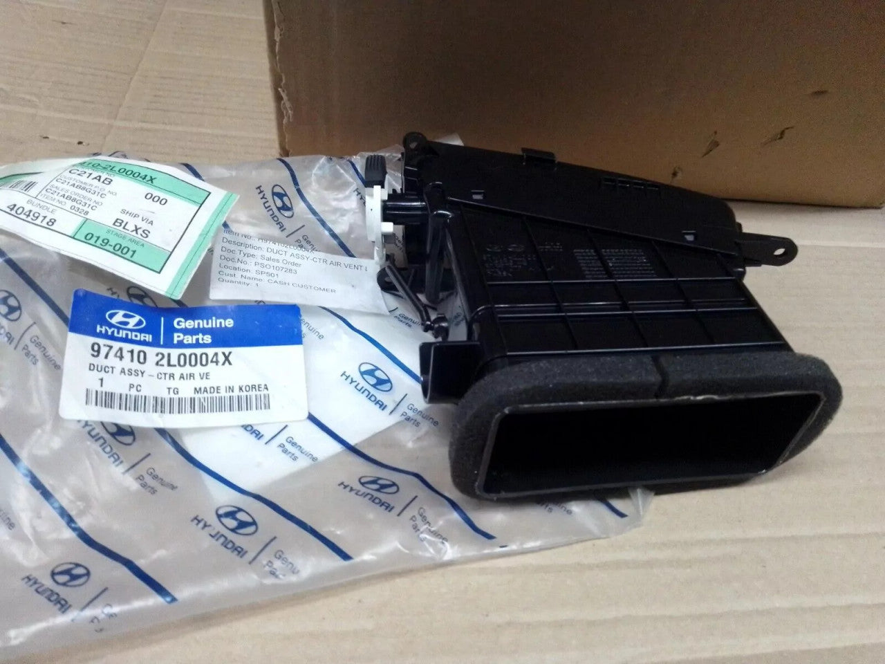 Centre Console Air Vent fits Hyundai i30 Elantra 974102L0004X Genuine View Rear