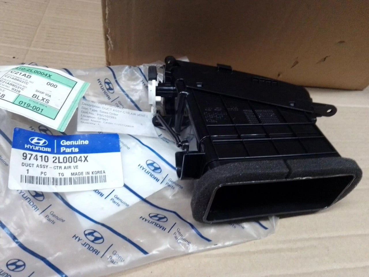 Centre Console Air Vent fits Hyundai i30 Elantra 974102L0004X Genuine View Right