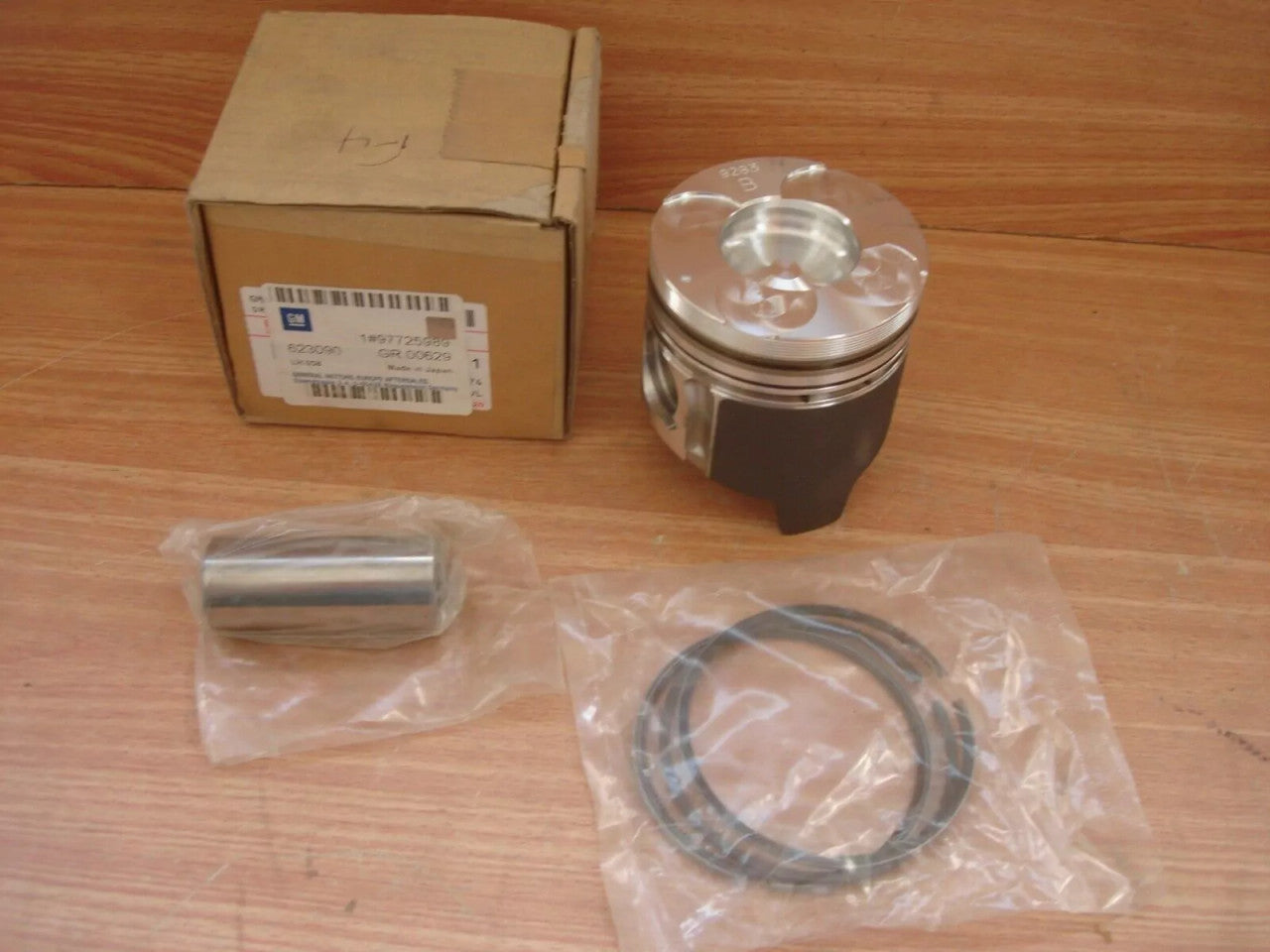 Piston fits Opel Vauxhall Y17DT Y17DTL Diesel 97725989 Genuine View Front