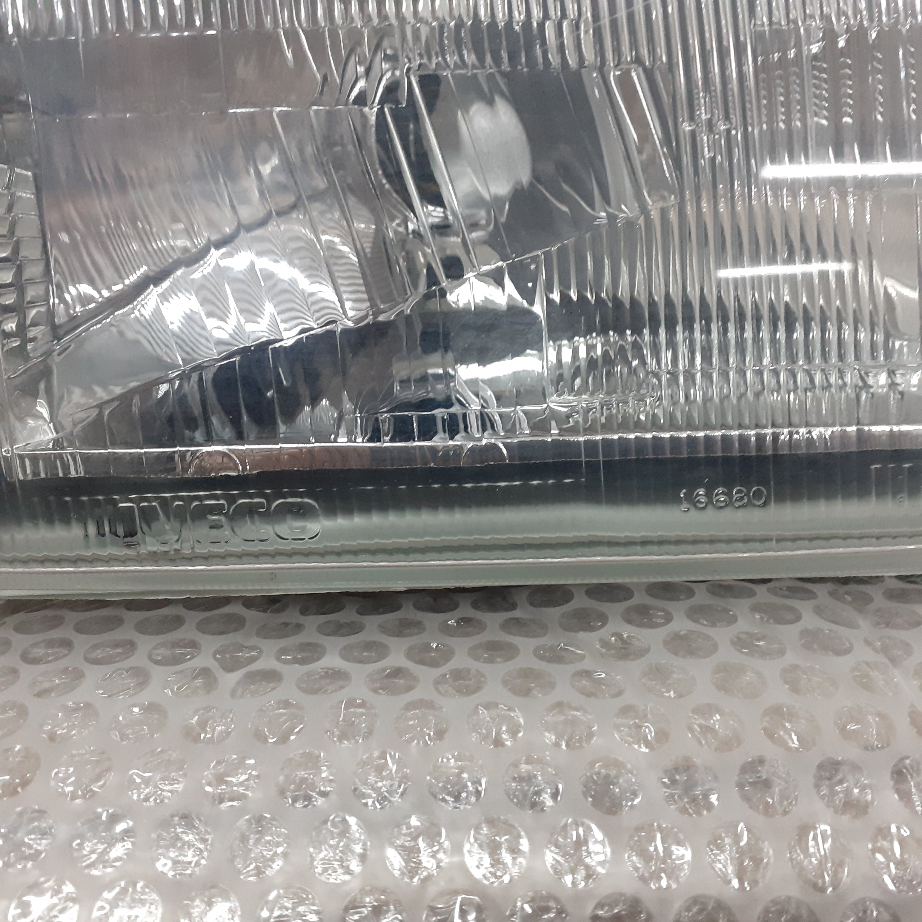 Headlight Front Right fits Iveco Daily 98433945 Genuine View Lower