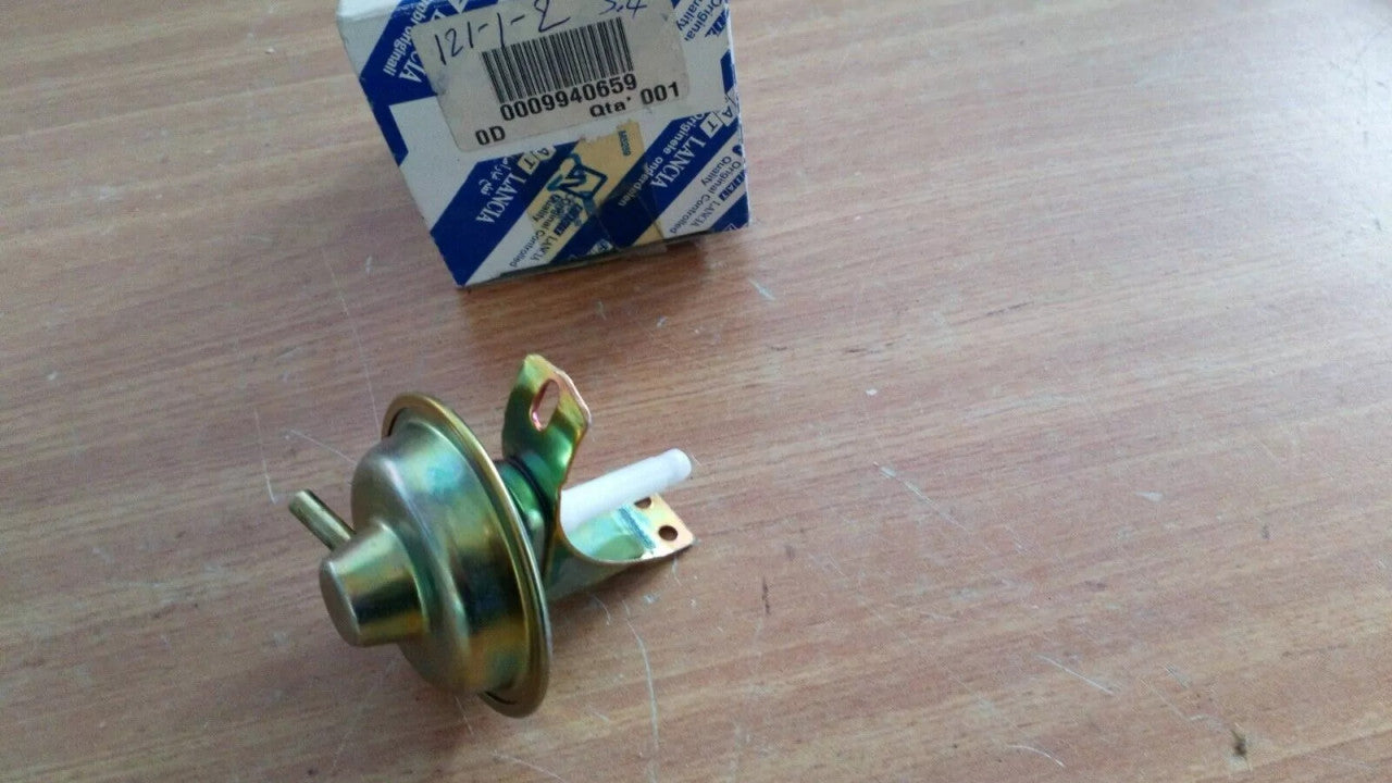 Distributor Vacuum fits Fiat Tipo Tempra Uno Lancia Delta 9940659 Genuine View Upper