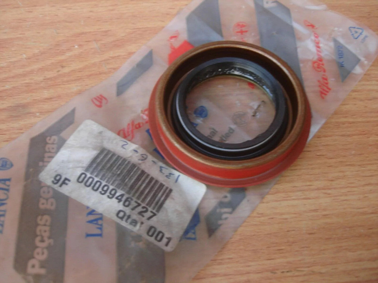 A/T Shaft Oil Seal fits Fiat Croma Alfa Romeo 156 Lancia Kappa Lybra 9946727 View Rear