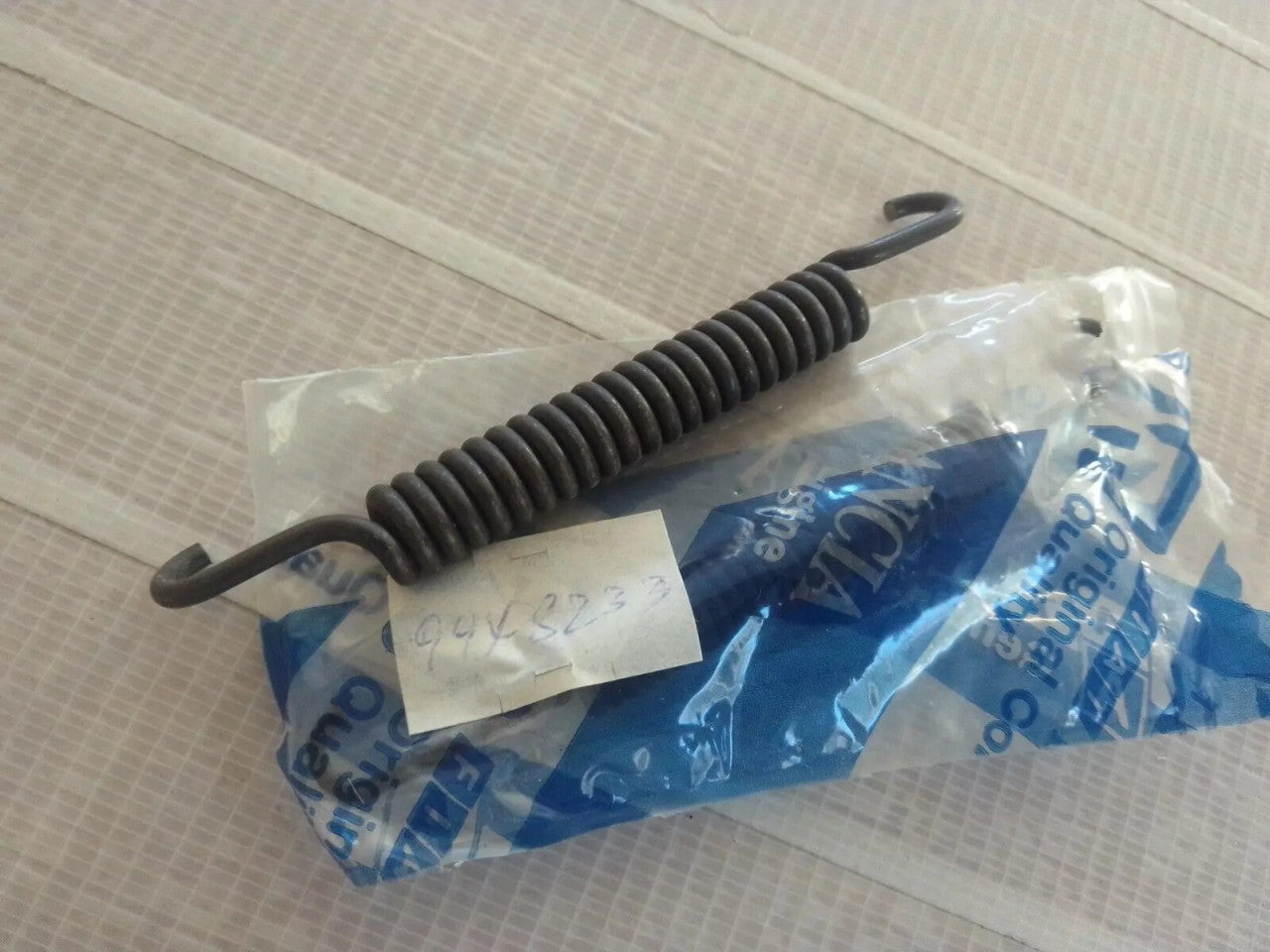 4x Brake Shoe Spring fits Fiat 126 Panda Seicento Fiorino Lancia Delta 9948233 View Front