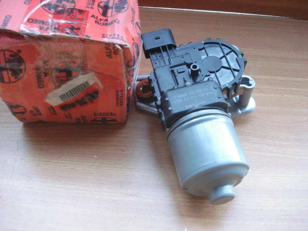 Windshield Wiper Motor Front fits Alfa Romeo 147 X2 GT 9949670 Genuine View Front