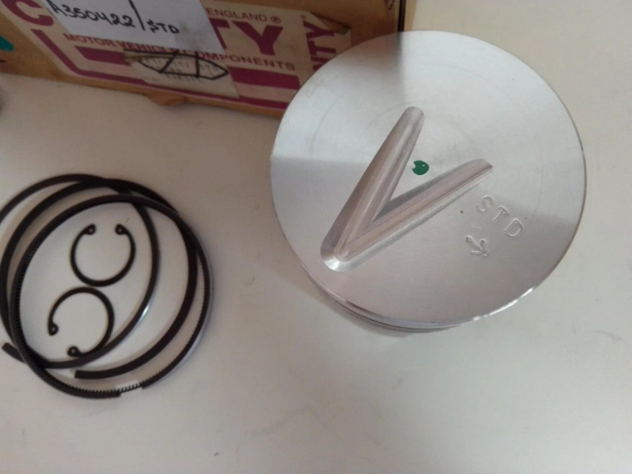 4x Piston fits Land Rover Defender 2.5 Diesel 12J 90.47mm STD A350422/STD View Rear