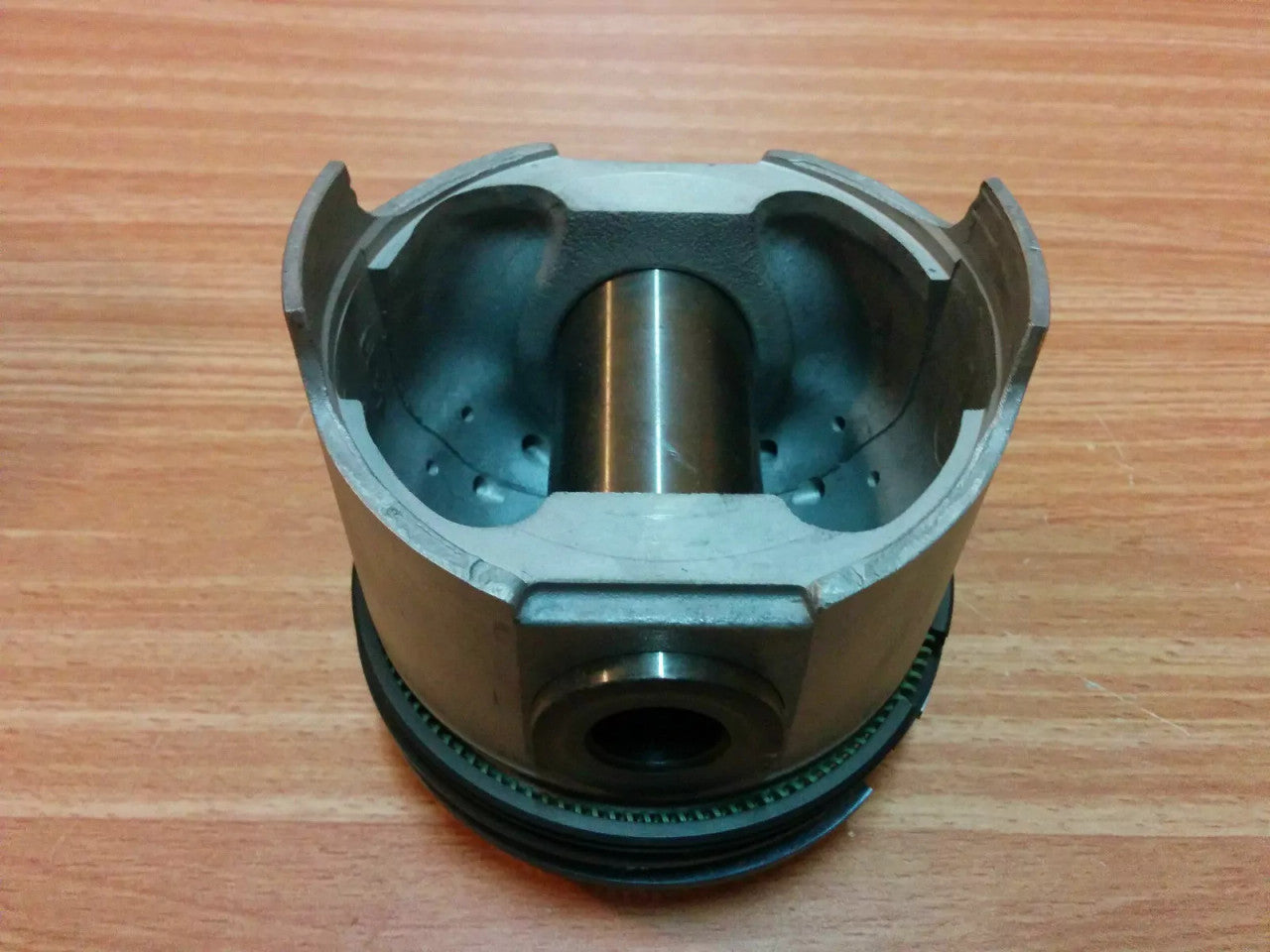 Piston fits Isuzu ELF TRUCK Journey Bus L3900 BE22 4BD1 102mm Bore STD Size A350488 View Rear