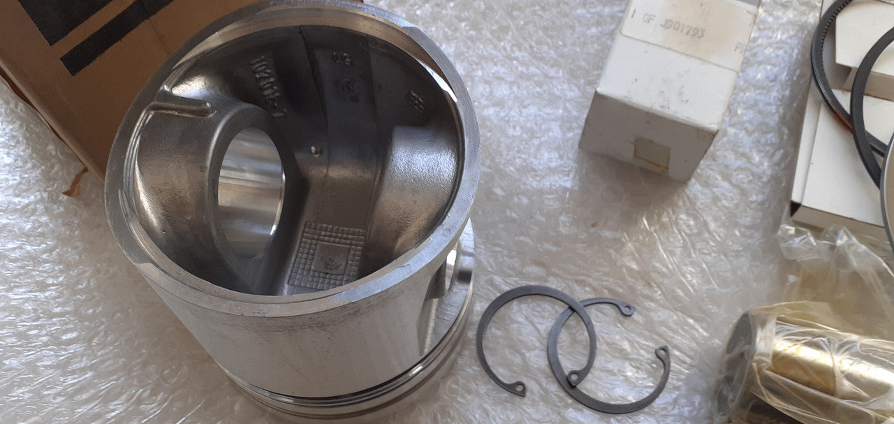 4x Piston fits Case IH 4390T 6590T 1620 5120 5140 5220 5240 5250 8840 8850 A77419 View Right