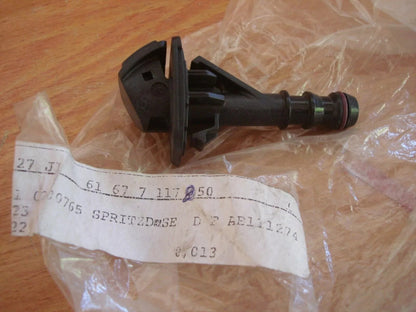 Wipers Washer Nozzle Right fits BMW 1 Series E87 61677117850 BW-61-67-7-117-850 View Front