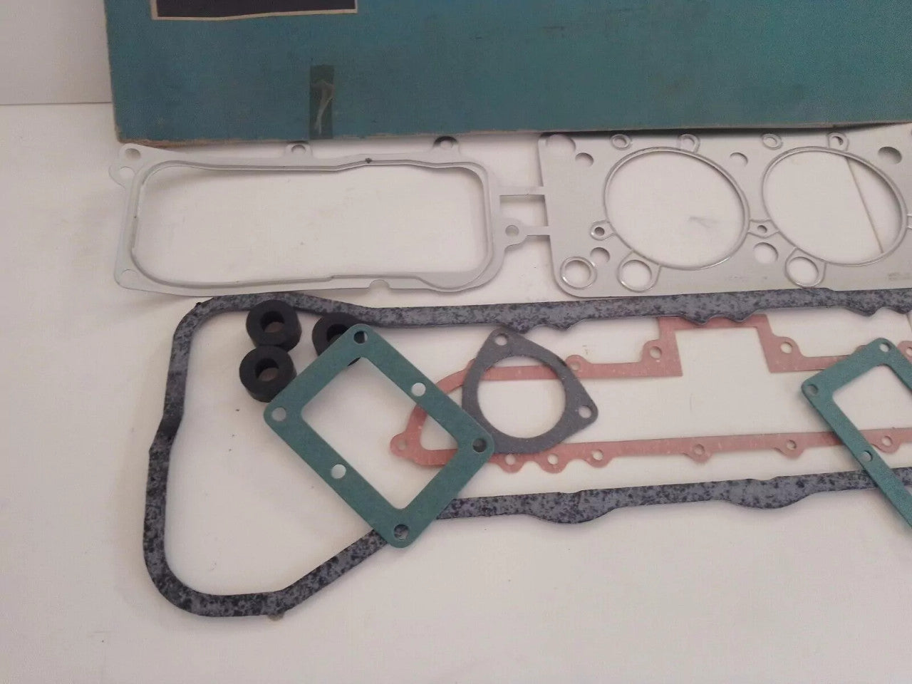 Head Set Gaskets Kit fits Rover 2000 4 Cylinder 1963-1966 CF550 View Left