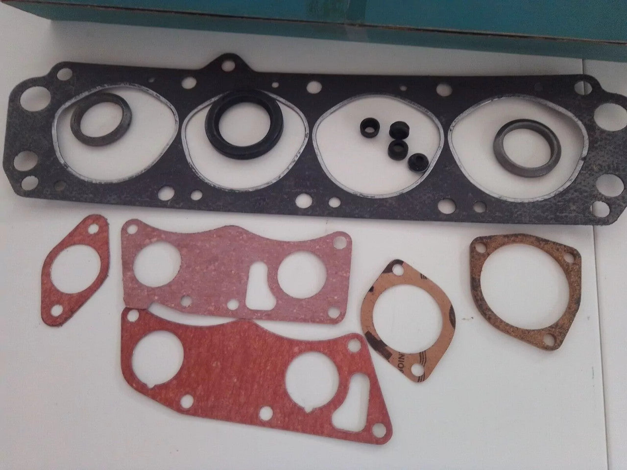 Head Set Gaskets kit fits Vauxhall Victor FD Super Firenza 1595cc OHC CH931 View Rear