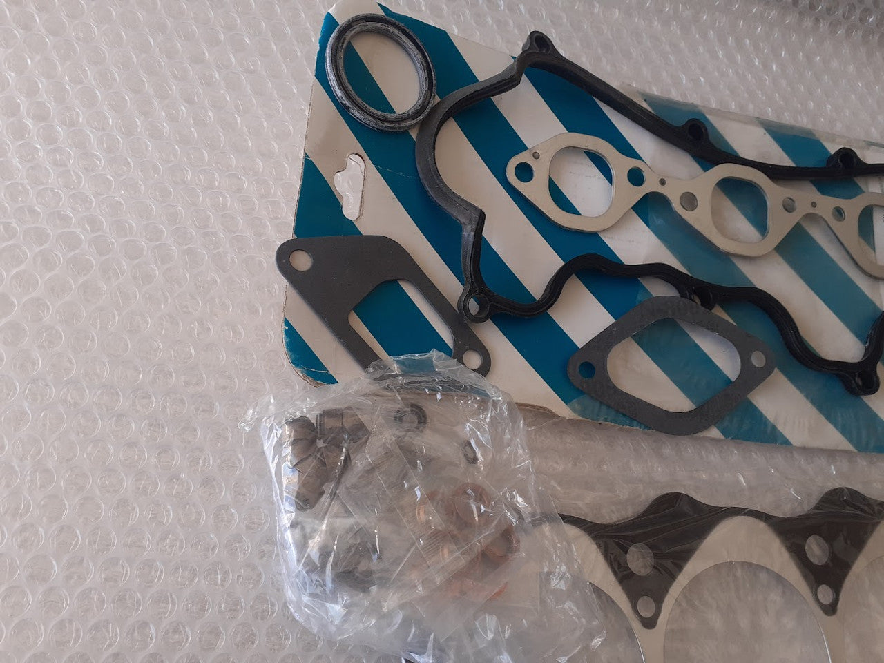 Head Set Gasket kit fits Isuzu Opel 1.5 Diesel Turbo Corsa Gemini 4EC1T Engine CY860 View Left