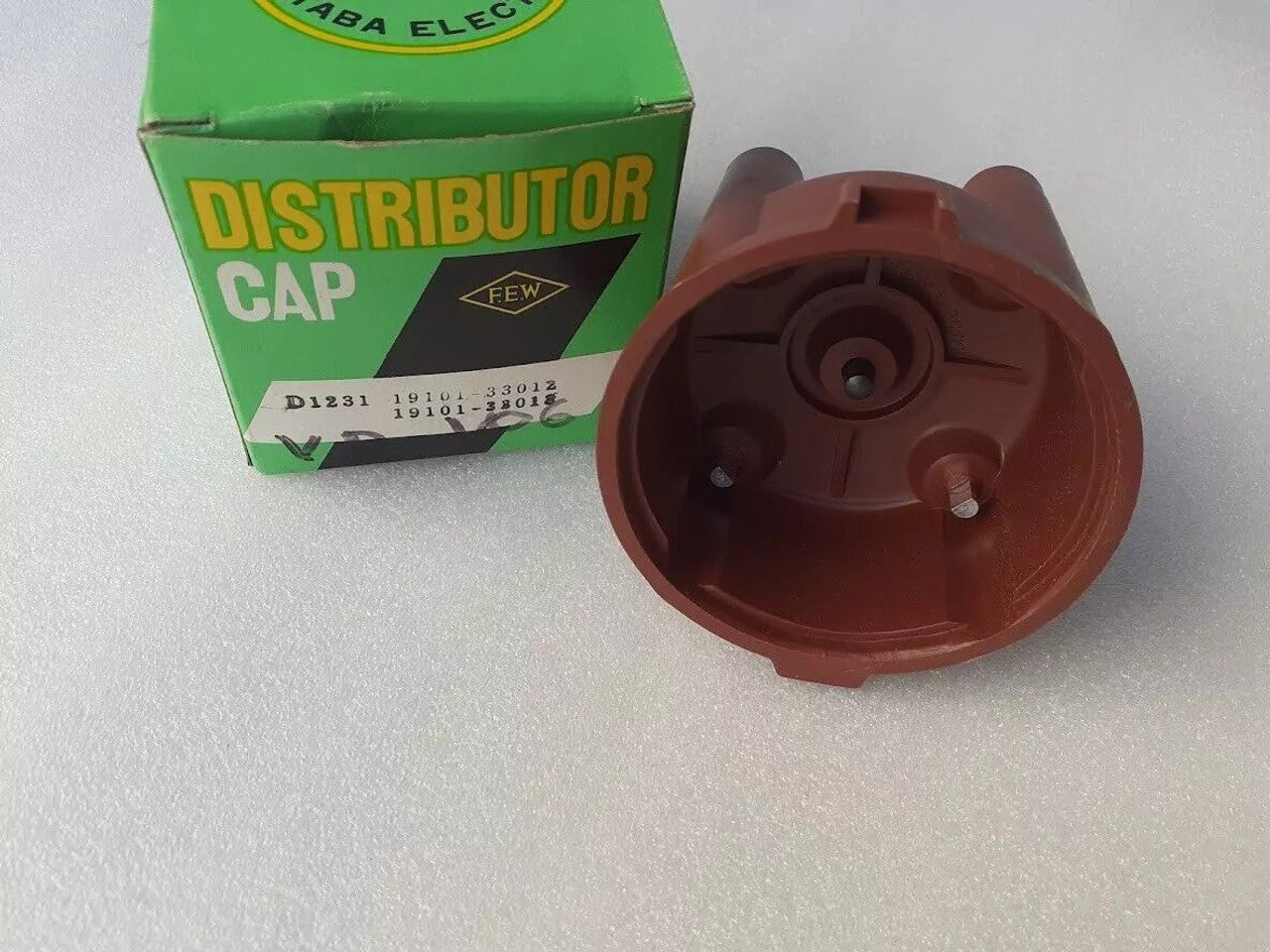 Distributor Cap fits Toyota 2T 2TB 3T 5R 18R engine D1231 View Rear