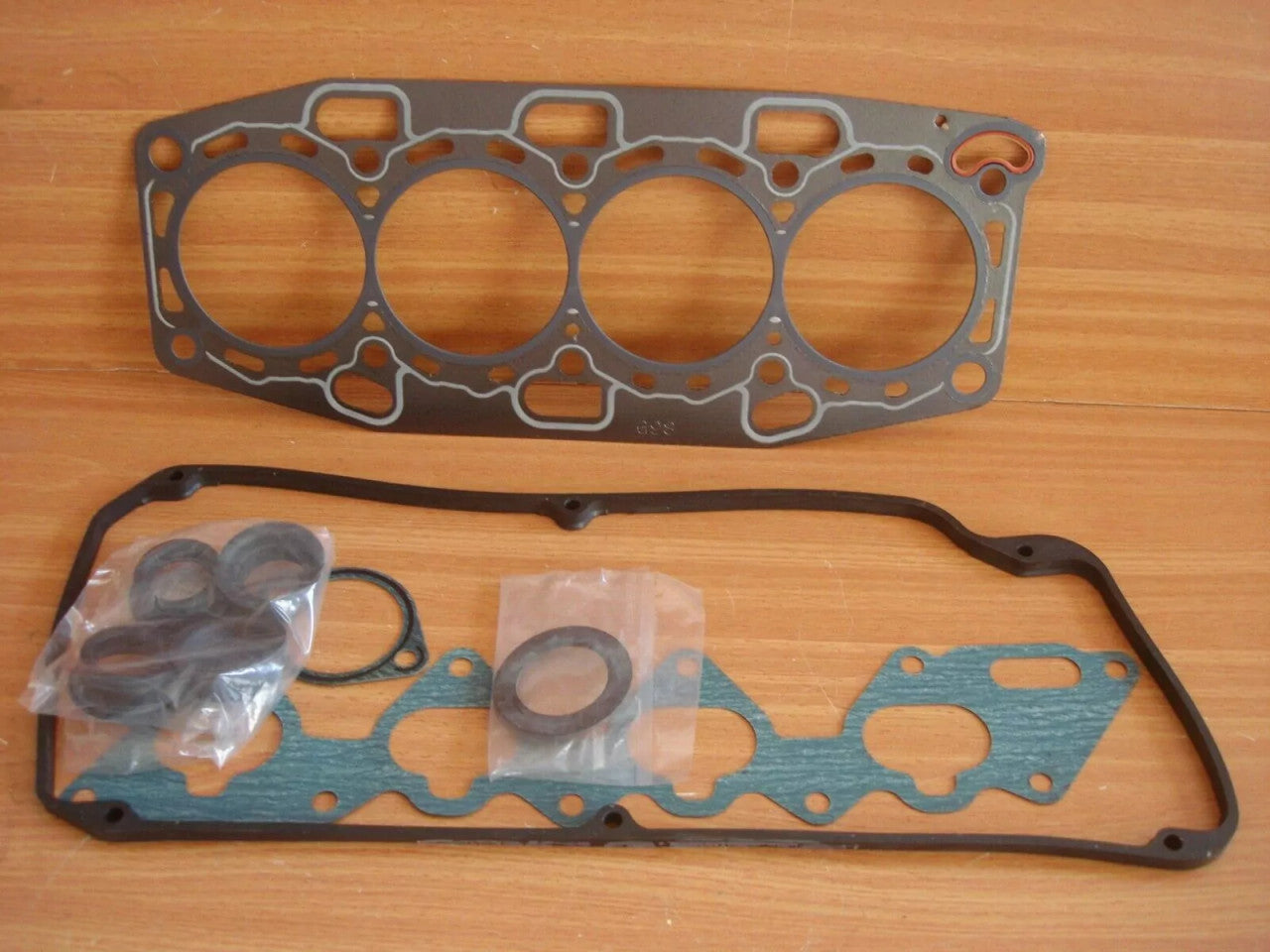 Gaskets Set kit fits Mitsubishi Colt Galant Lancer 4G92 SOHC 16v DT890 View Front