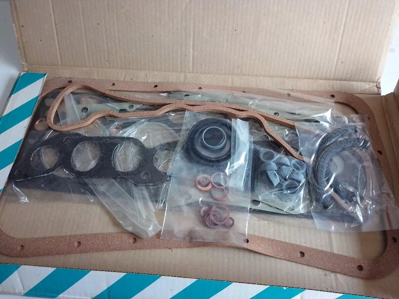 Full Set Gasket kit fits Nissan Datsun Truck Junior Cedric SD20 SD22 FJ540 View Front