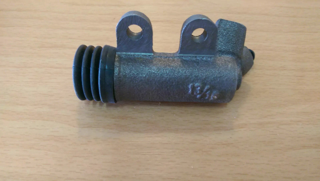Clutch Slave Cylinder fits Toyota Avensis Carmy Celica Corolla Rav4 Corona 13/16 FO1072 View Right