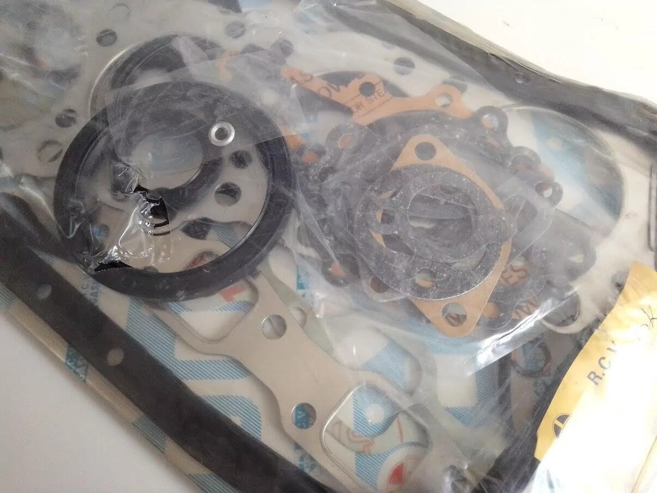 Full Set Gasket kit fits Isuzu Gemini WFR Fargo Holden Shuttle 4FB1 engine GK500 View Right