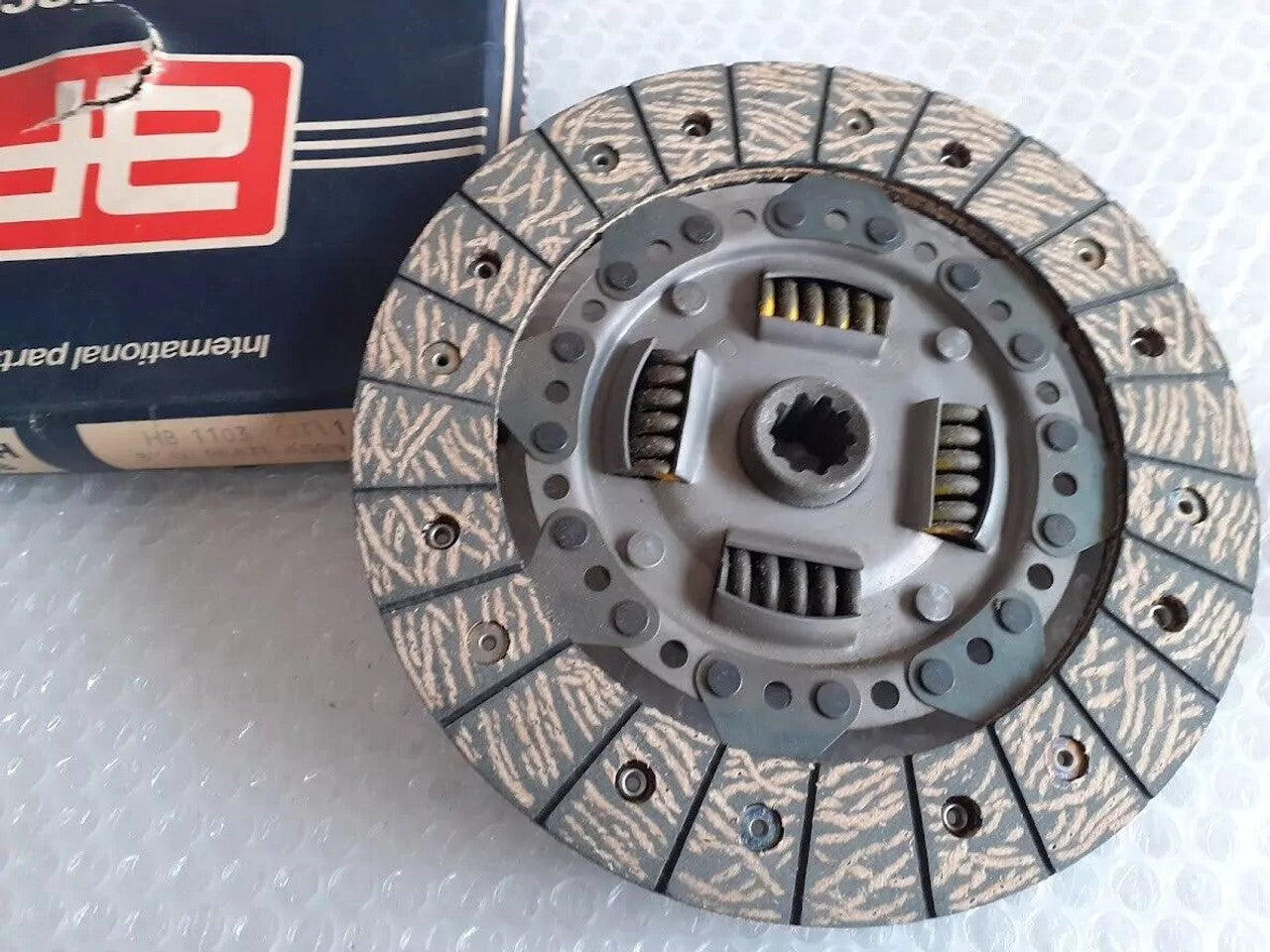 Clutch disc Plate fits Mitsubishi Colt 1500 A22 A25 A27 200mm HB1103 View Right