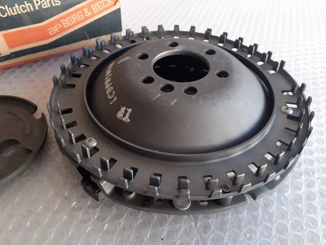 Clutch Pressure Plate fits Austin Rover Montego 1600 MG Maestro S 200mm HE4587 View Left