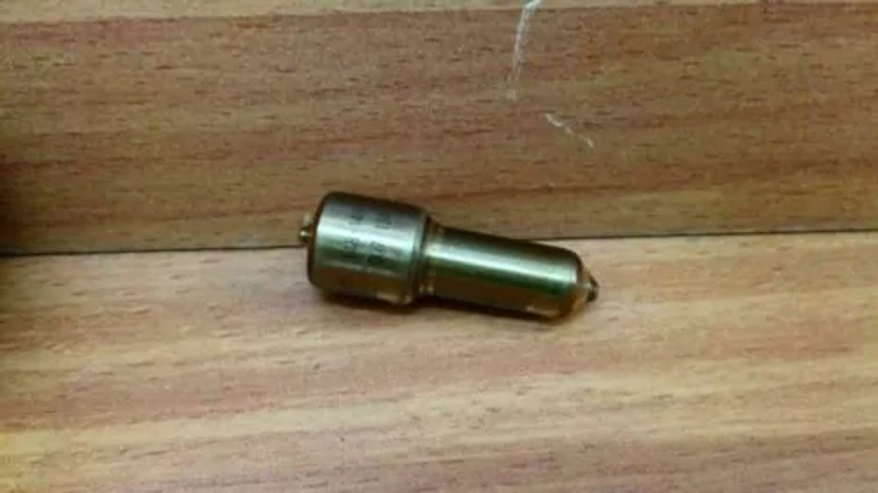 Fuel Injector Nozzle fits Volvo Truck F12 engine DLLA148P149 0433171134 KS-50-007-134 View Front