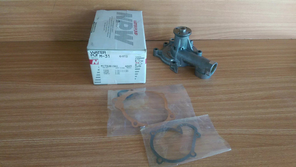 Water Pump fits Mitsubishi Galant Colt Lancer Mirage Space Wagon Eterna Chariot M-31 View Front