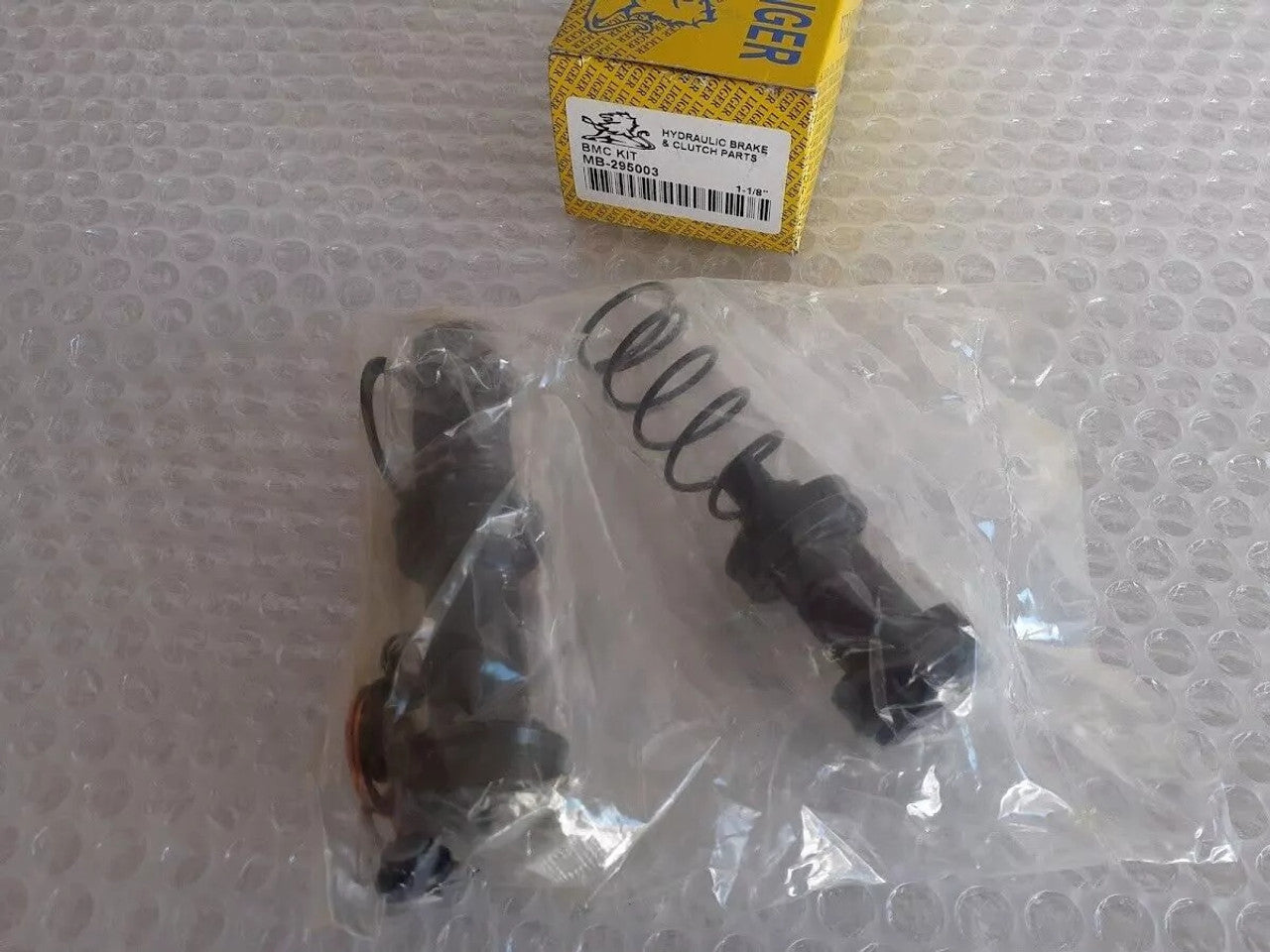 Brake Master Repair Kit fits Mitsubishi Canter Fuso Rosa 1 1/8 28.58mm MB295003 View Front