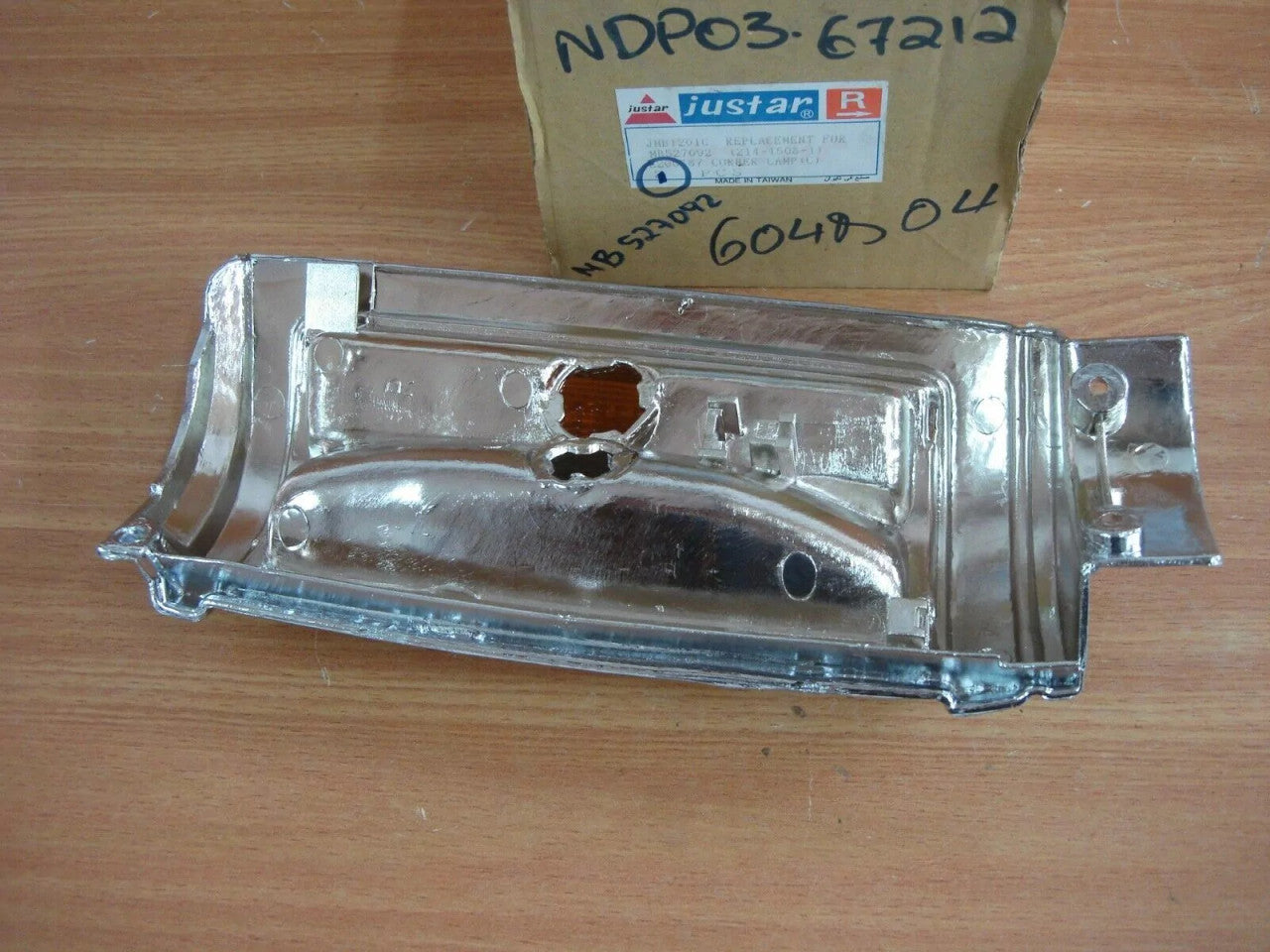 Turn Signal Front Right fits Mitsubishi L200 Sportero Triton Strada Chrome MB527092 View Rear