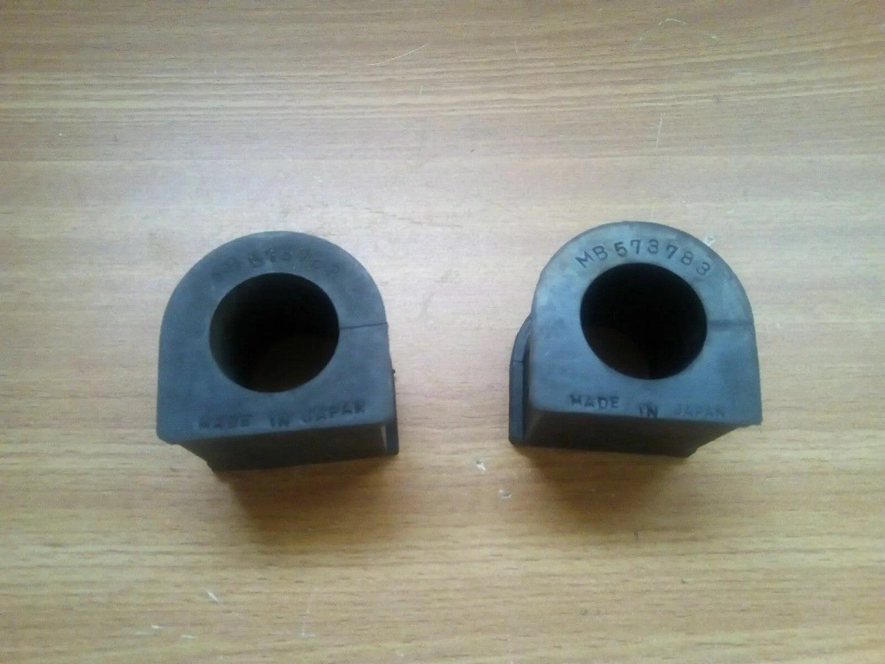 2x Sway Bar Bush Stabilizer fits Mitsubishi Pajero Montero Shogun MB573783 View Front