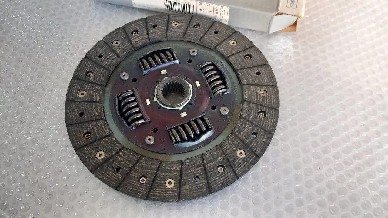 Clutch Plate Disc fits Mitsubishi Pajero Montero L300 L400 Space Gear MBD013U View Rear