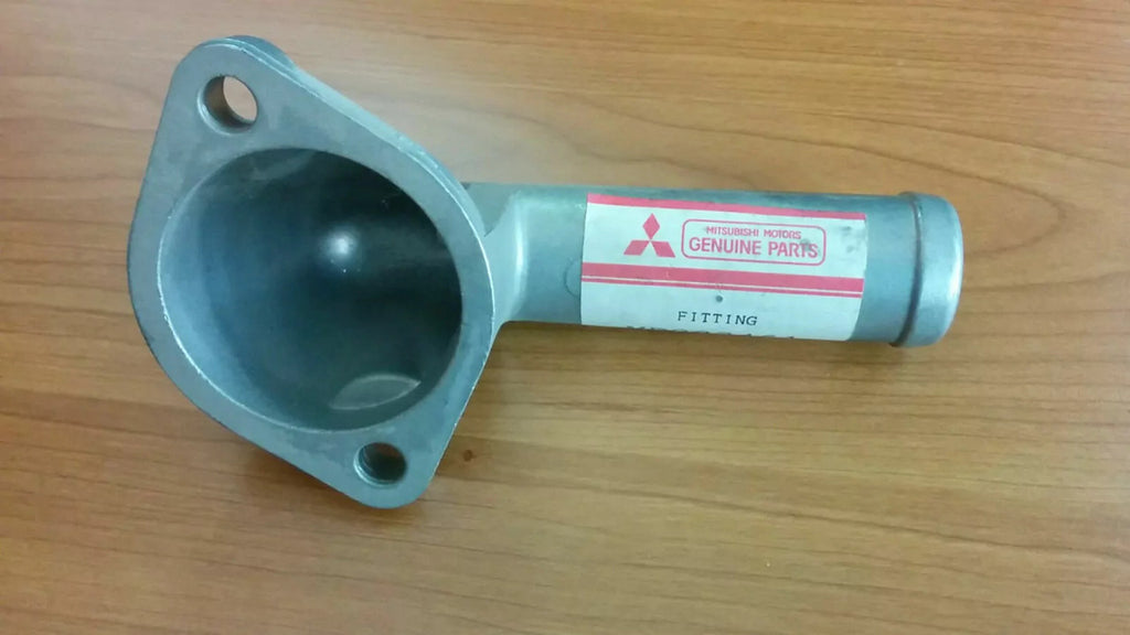 Thermostat Cover fits Mitsubishi Galant Sigma E11A Chariot D02W G32B Genuine MD083461 View Rear