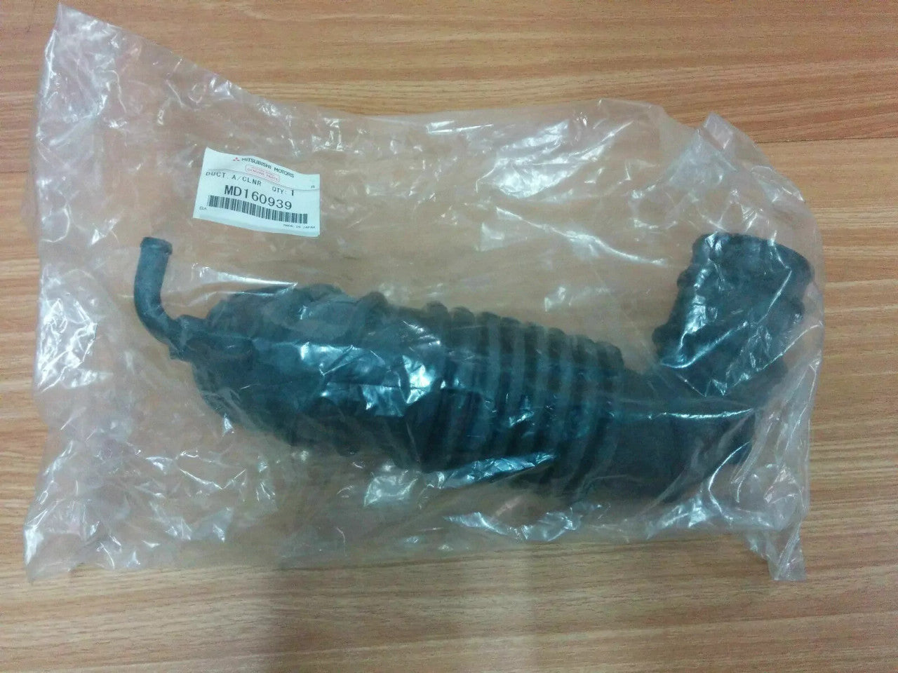 Air Hose Flexible fits Mitsubishi Pajero Montero V14V V24C V24W V34V V44W V47WG MD160939 View Front