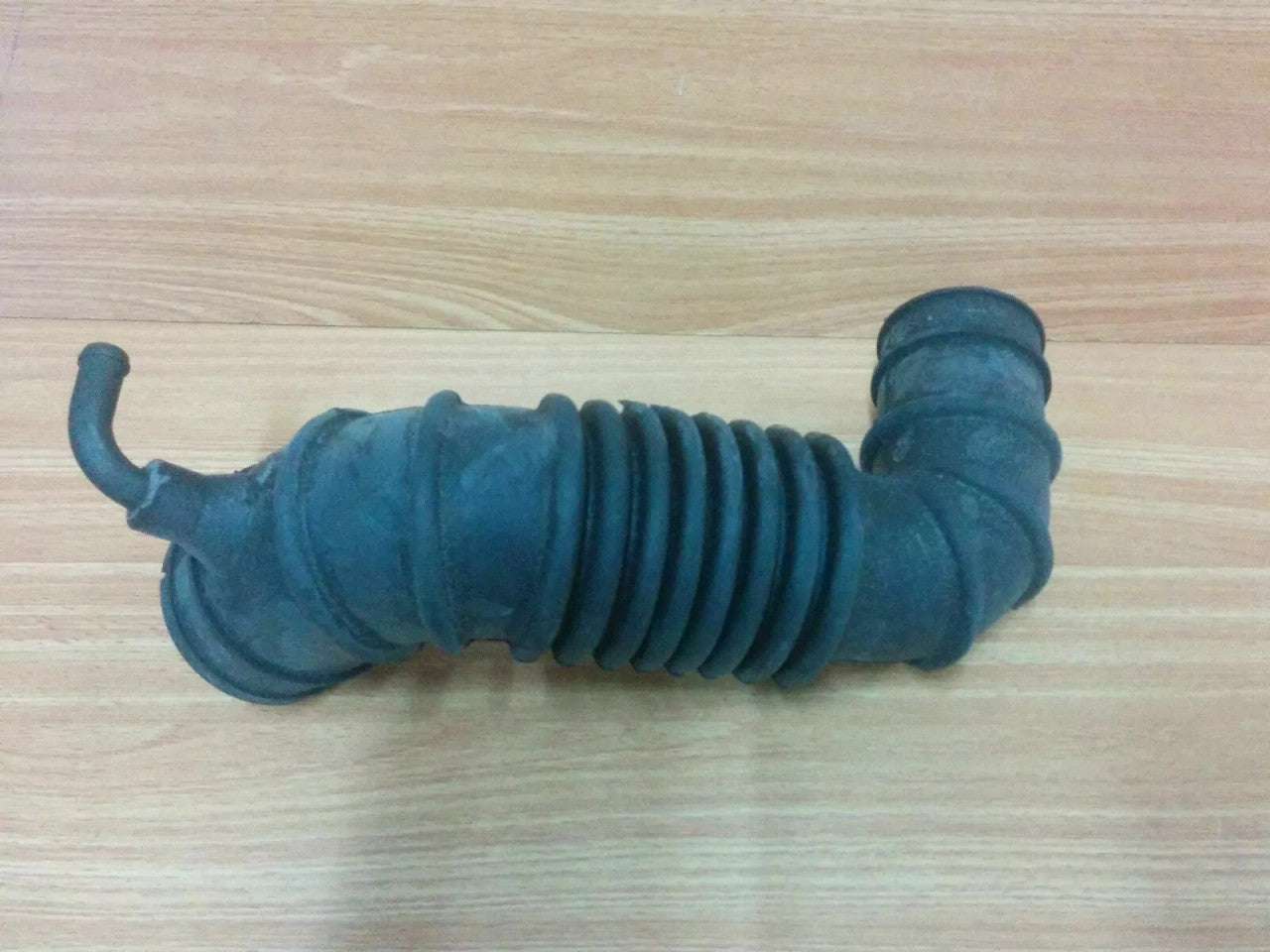 Air Hose Flexible fits Mitsubishi Pajero Montero V14V V24C V24W V34V V44W V47WG MD160939 View Rear