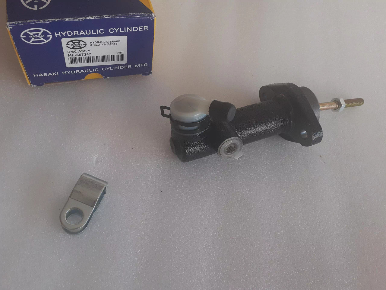Clutch Master Cylinder fits Mitsubishi Canter Fuso Rosa 7/8 ME607347 View Rear