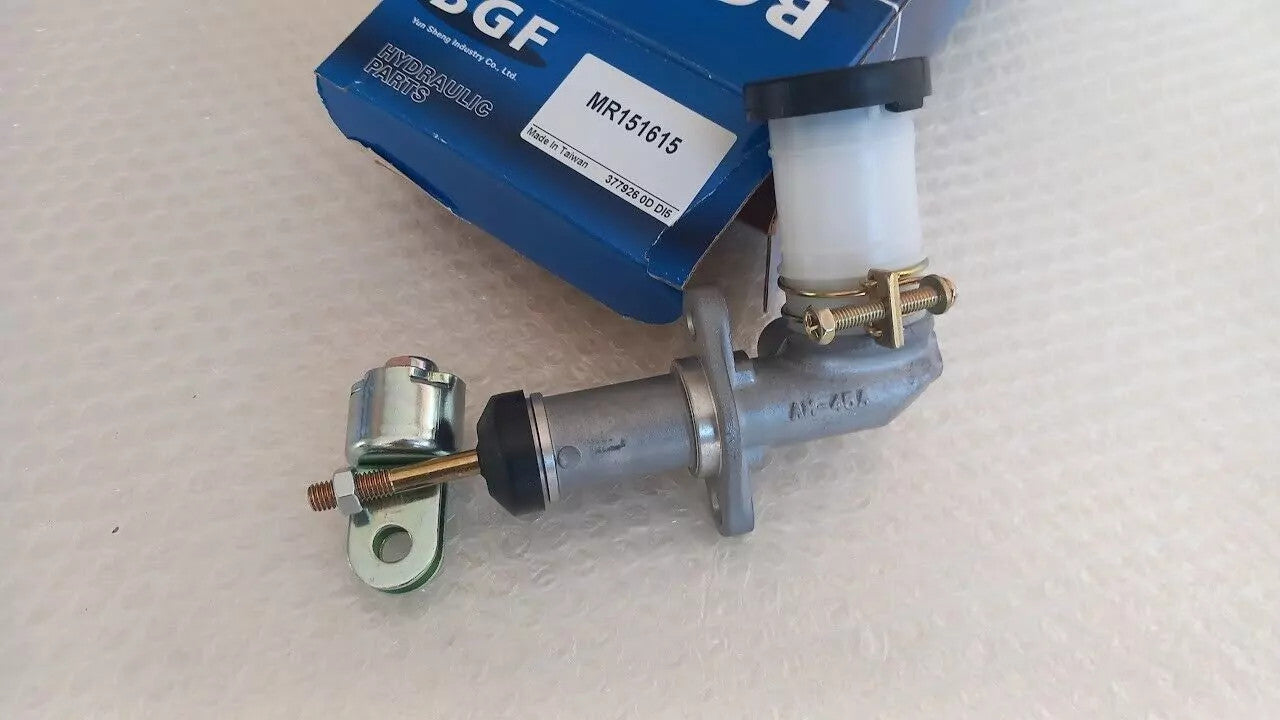 Clutch Master Cylinder fits Mitsubishi Pajero Montero Shogun V25 V26 V45 V46 MR151615 View Rear