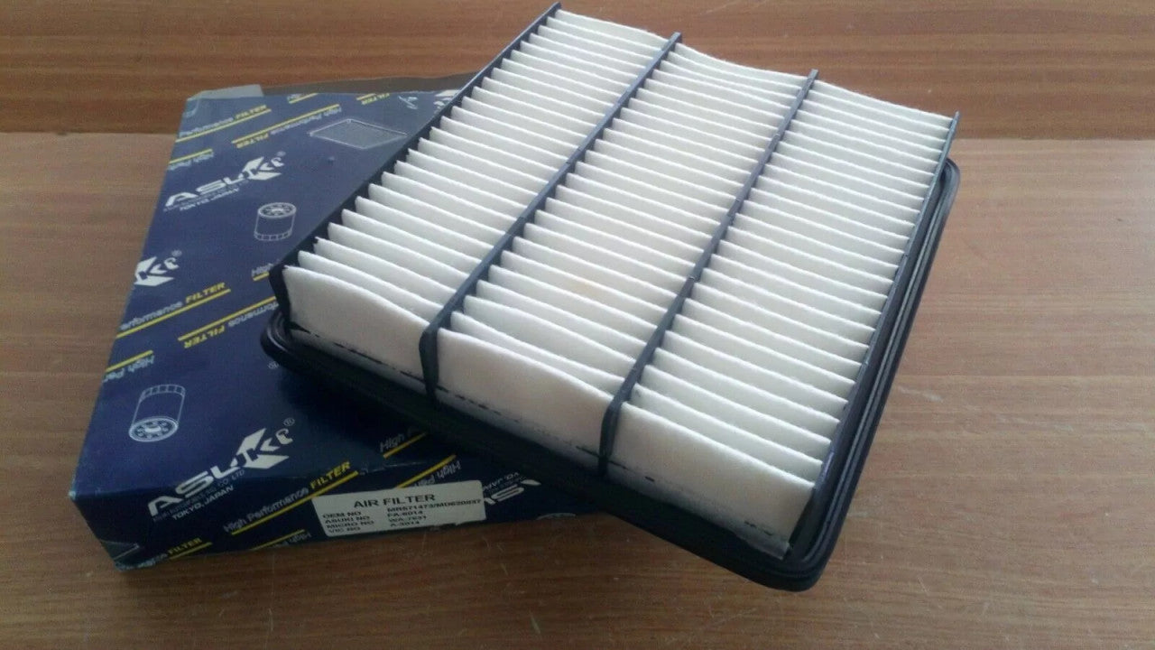 Air Filter fits Mitsubishi Challenger Debonair Pajero Montero Shogun Petrol MR571473 View Rear