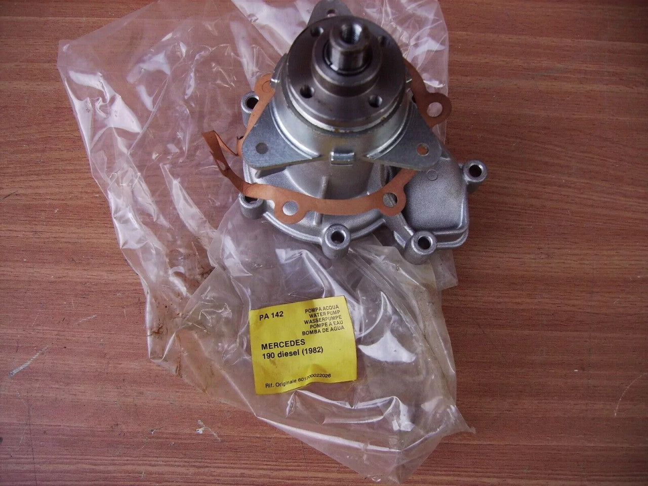 Water Pump fits Mercedes 190 124 W201 W202 OM601 6012000220 PA0142 View Front