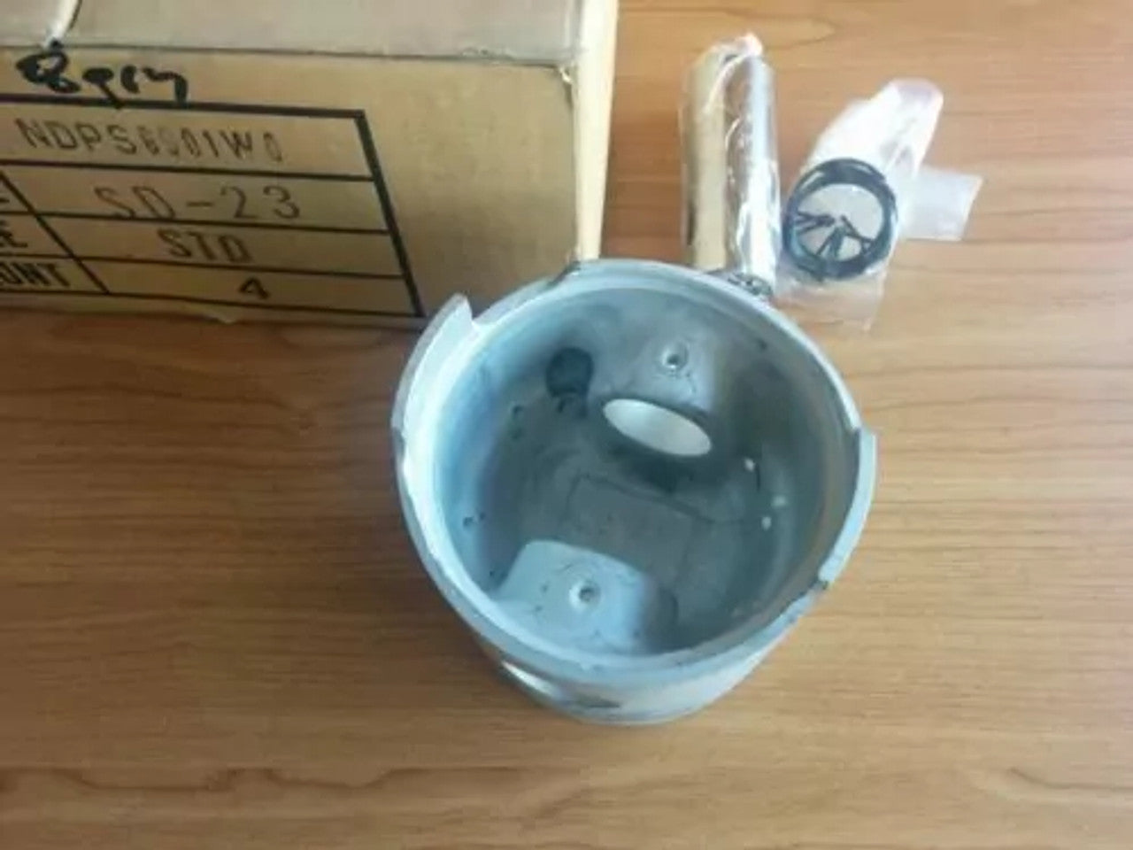 4x Pistons & Rings fits Nissan Datsun Pickup D21 720 SD23 Engine 89mm Bore STD PSD23/STD View Rear