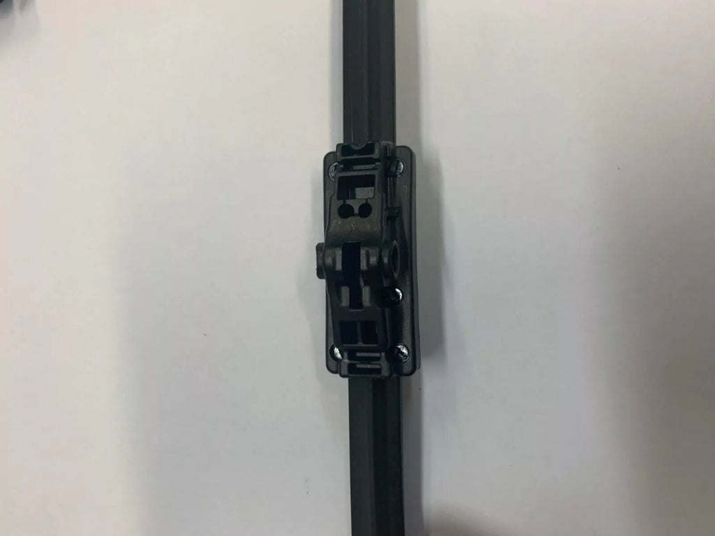 Champion Rainy Day Flat Wiper Blade 38cm 380mm 15 inches with Spoiler RDF38/B01 View Close Up Front