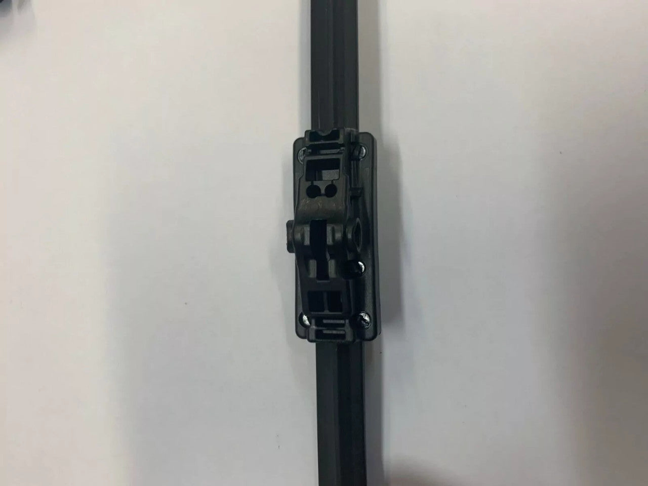 Champion Rainy Day Flat Wiper Blade 48cm 480mm 19 inches with Spoiler RDF48/B01 View Close Up Front
