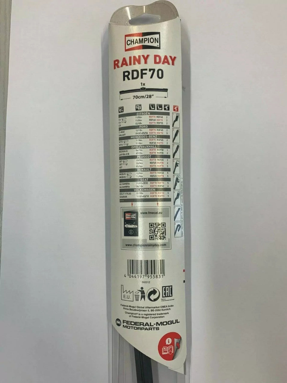 Champion Rainy Day Flat Wiper Blade 70cm 700mm 28 inches with Spoiler RDF70/B01 View Left