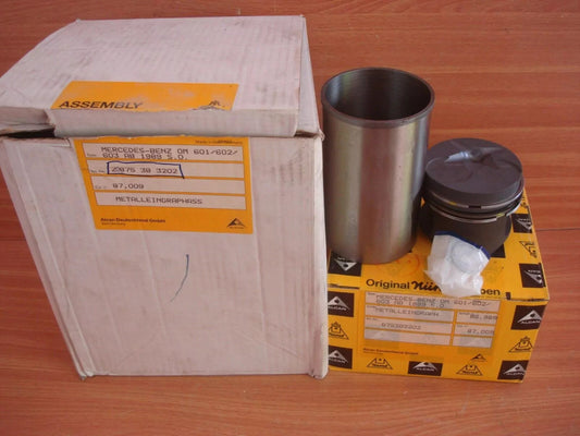 4x Pistons & Sleeves fits Mercedes 190 W201 OM601 87mm Bore STD Z08753B3202 View Front