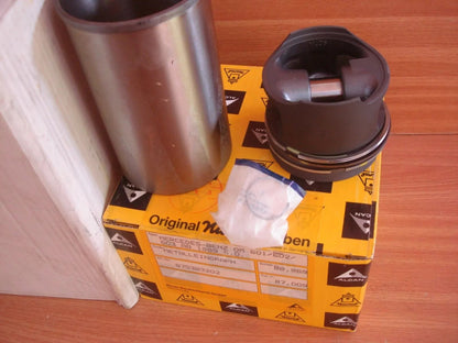 4x Pistons & Sleeves fits Mercedes 190 W201 OM601 87mm Bore STD Z08753B3202 View Right